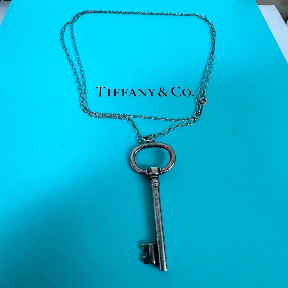 🔴Authentic TIFFANY & CO Sterling Silver Long Chain large KeyPendent Necklace 🔴 - Picture 5 of 13